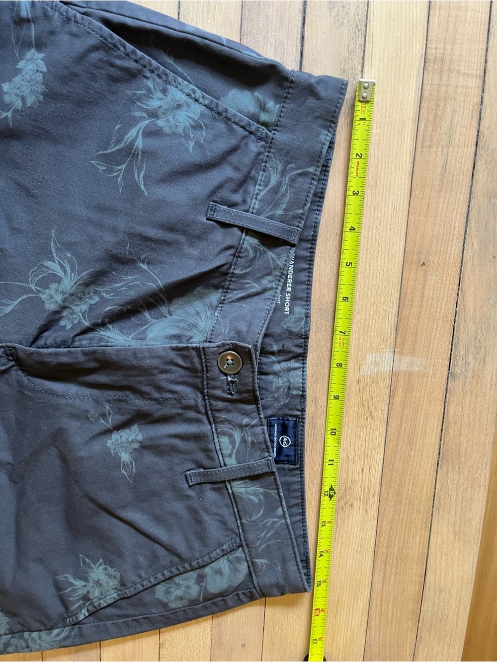 AG grey wanderer shorts w/ tropical print size 30 - Picture 3 of 8